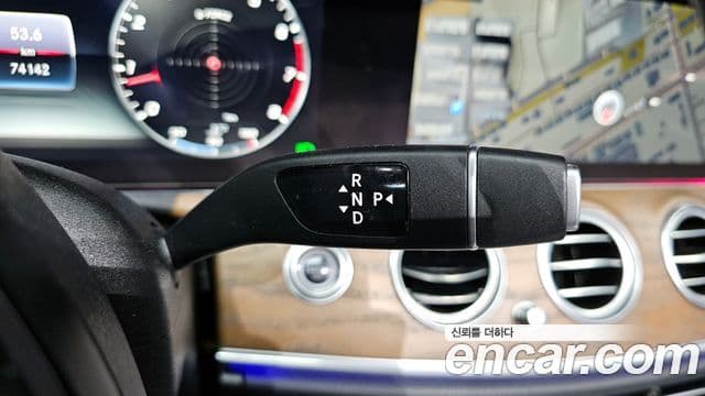 Mercedes-Benz E-Class 2018 — фото 9 из 20