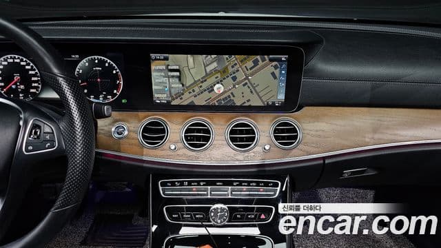 Mercedes-Benz E-Class 2018 — фото 12 из 20
