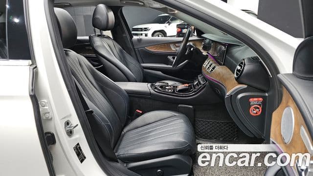 Mercedes-Benz E-Class 2018 — фото 15 из 20