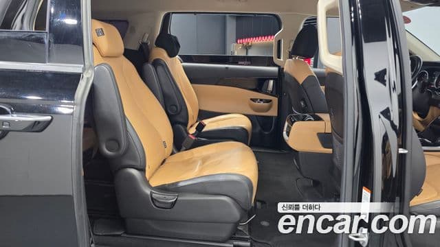 Kia Carnival 2020 — фото 11 из 20