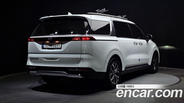 Kia Carnival 2021 — фото 2 из 20