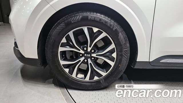 Kia Carnival 2021 — фото 5 из 20