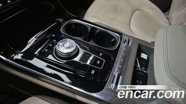 Kia Carnival 2022 — фото 7 из 20