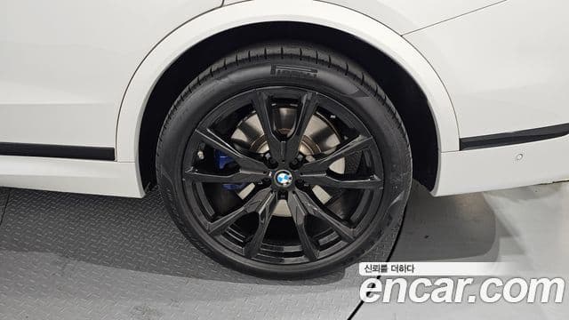 BMW X7 2024 — Photo 14/34