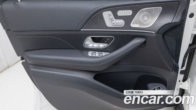 Mercedes-Benz GLE-Class 2025 — Фото 15/20