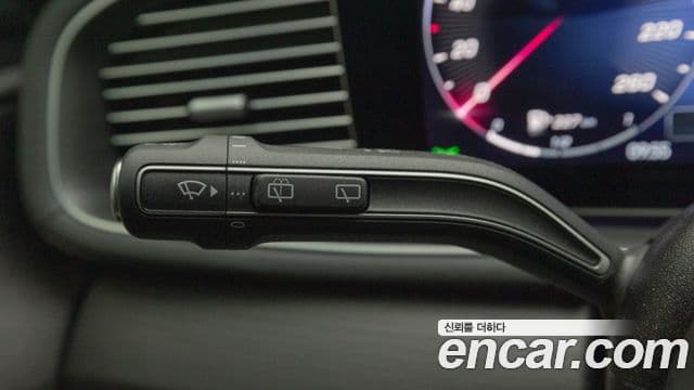 Mercedes-Benz GLE-Class 2025 — Фото 18/20