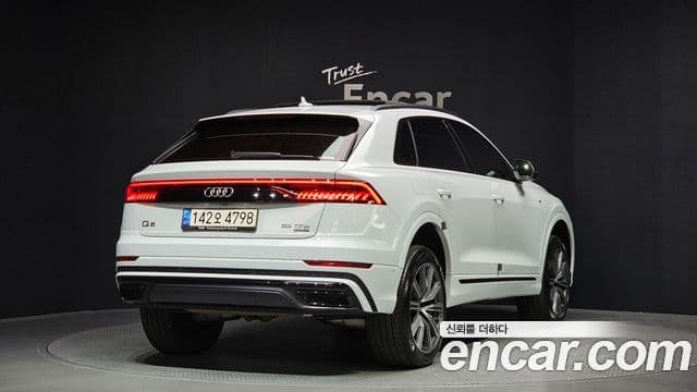 Audi Q7 2021 — ფოტო 2/20