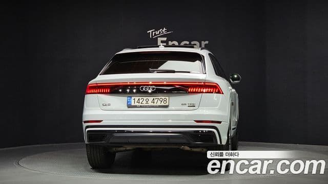 Audi Q7 2021 — ფოტო 4/20