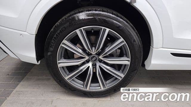 Audi Q7 2021 — ფოტო 5/20