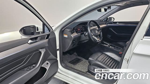 Volkswagen Passat GT 2022 — фото 10 из 20