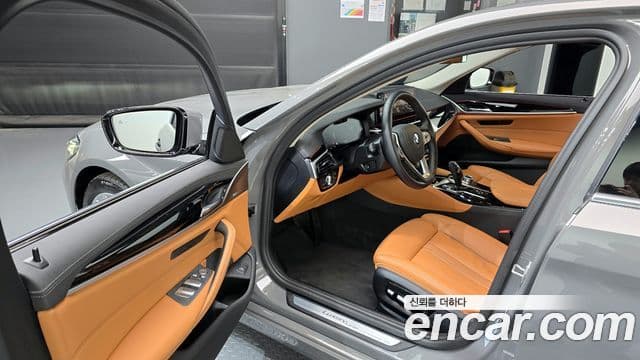 BMW 5 Series 2022 — фото 10 из 20