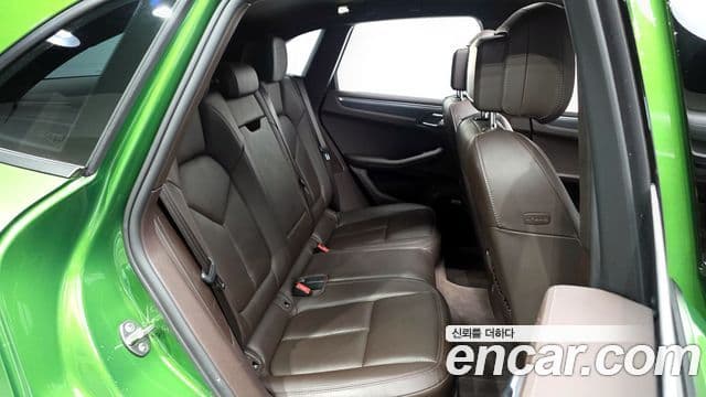 Porsche Macan 2021 — Photo 27/30