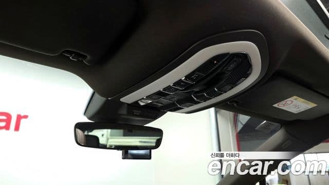 Porsche Macan 2021 — Photo 23/30