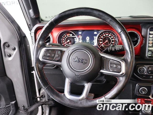 Jeep Wrangler 2019 — ფოტო 15/20