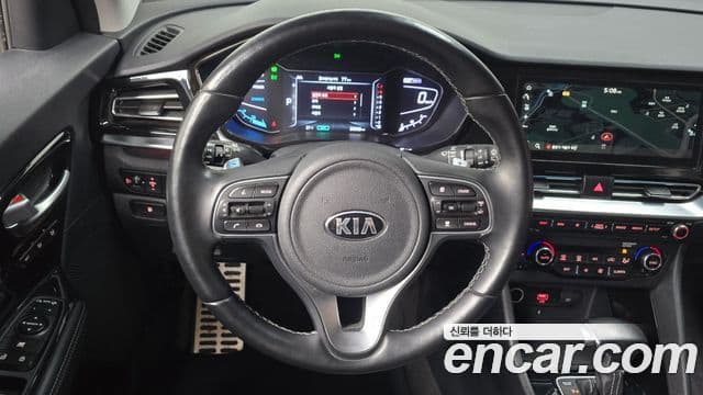 Kia Niro 2019 — Фото 12/20
