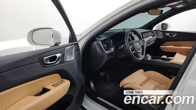Volvo XC60 2023 — Şəkil 10/20