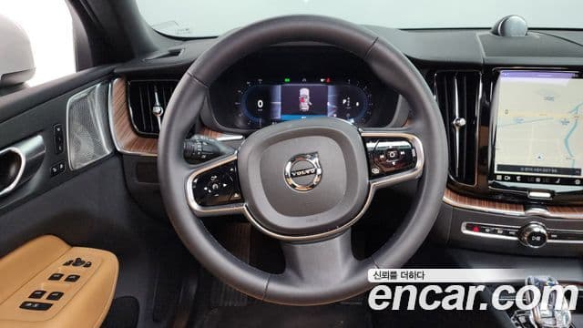 Volvo XC60 2023 — Photo 6/38
