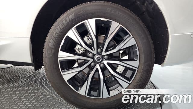 Volvo XC60 2023 — Photo 22/38