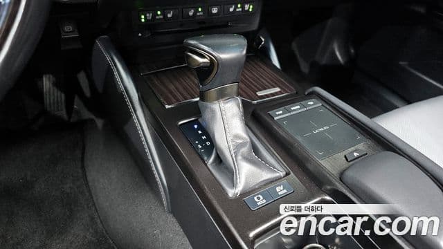 Lexus ES300h 2021 — ფოტო 9/20
