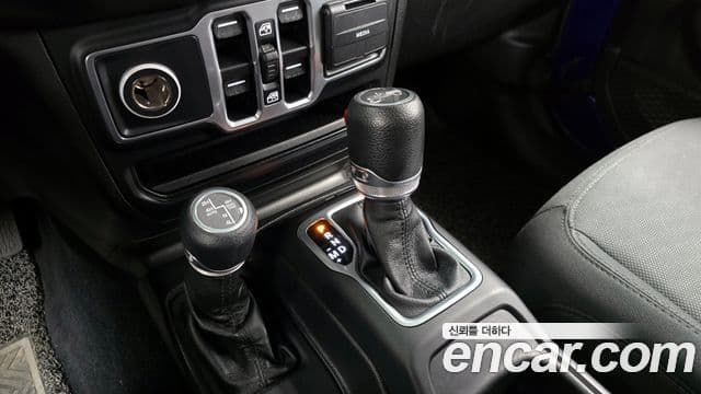 Jeep Wrangler 2018 — ფოტო 11/20