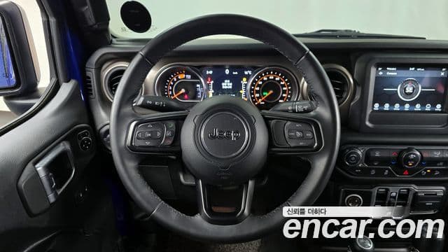 Jeep Wrangler 2018 — ფოტო 8/20