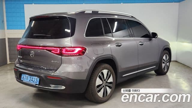 Mercedes-Benz EQB 2023 — ფოტო 15/20