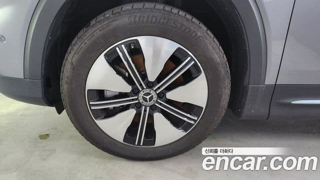 Mercedes-Benz EQB 2023 — ფოტო 19/20