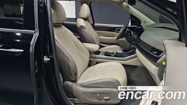 Kia Carnival 2023 — фото 10 из 20