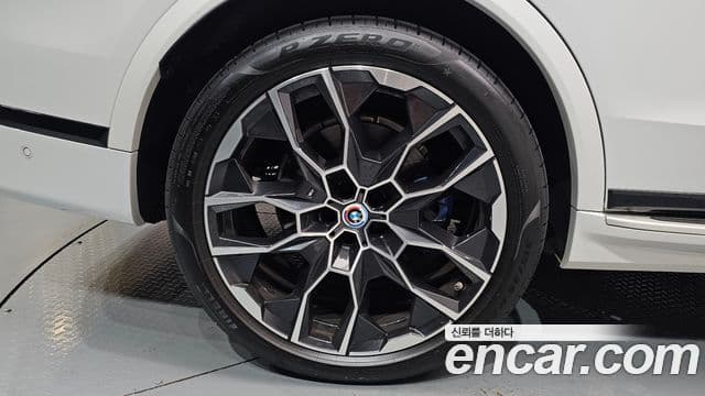 BMW X7 2025 — Photo 32/39