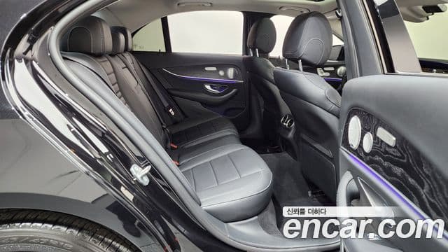Mercedes-Benz E-Class 2018 — Фото 11/20
