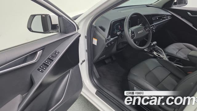 Kia Niro 2022 — ფოტო 11/20