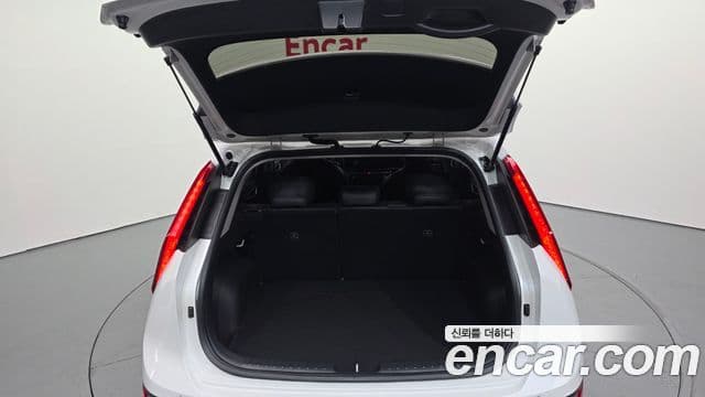 Kia Niro 2022 — Фото 20/20