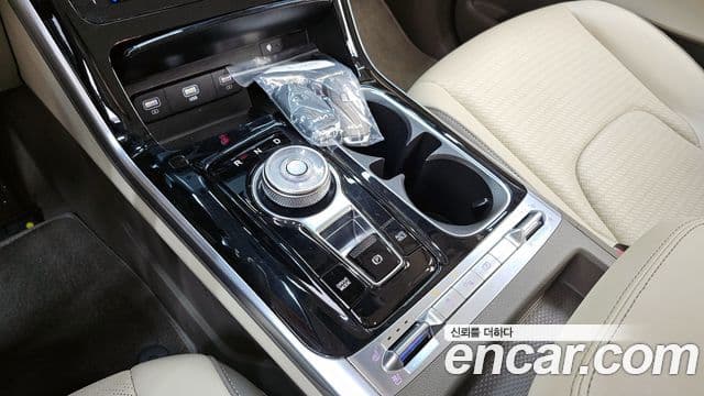 Kia Carnival 2023 — фото 9 из 20