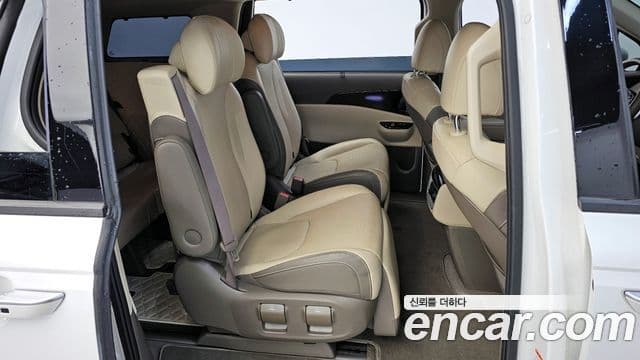 Kia Carnival 2023 — ფოტო 11/20
