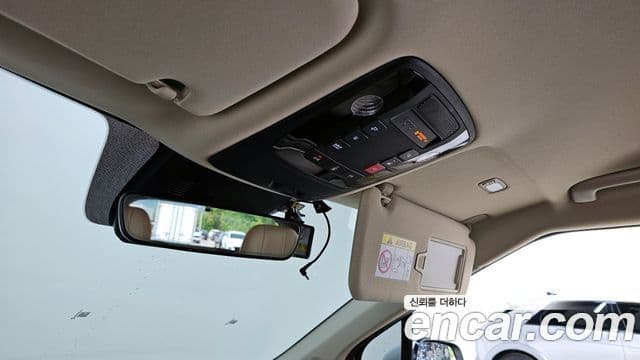 Kia Carnival 2023 — ფოტო 17/20