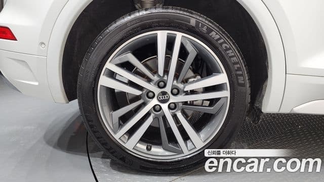 Audi Q5 2022 — Photo 18/34