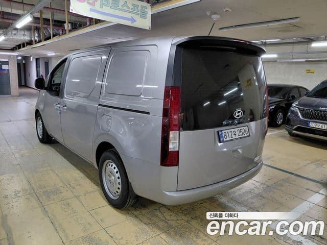 Hyundai Staria 2025 — фото 3 из 19