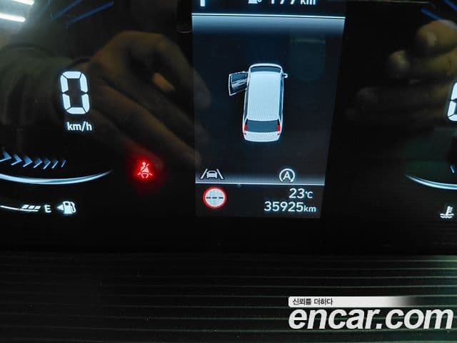 Hyundai Staria 2025 — фото 8 из 19