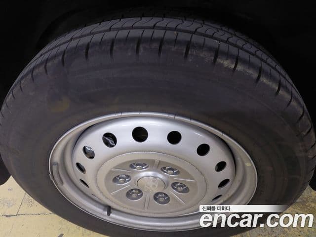 Hyundai Staria 2025 — фото 17 из 19