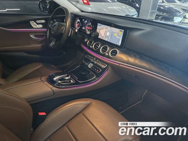 Mercedes-Benz E-Class 2018 — ფოტო 14/20