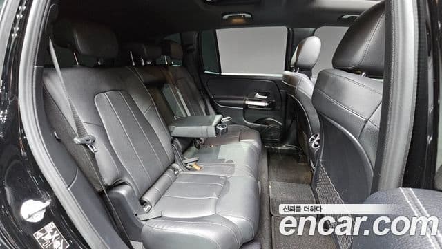 Mercedes-Benz GLB-Class 2021 — Şəkil 18/20