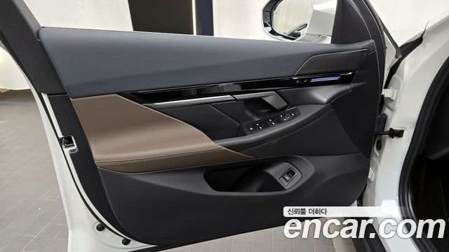 BMW 5 Series 2024 — Photo 12/33