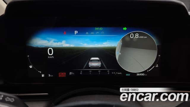 Kia Carnival 2023 — ფოტო 8/20