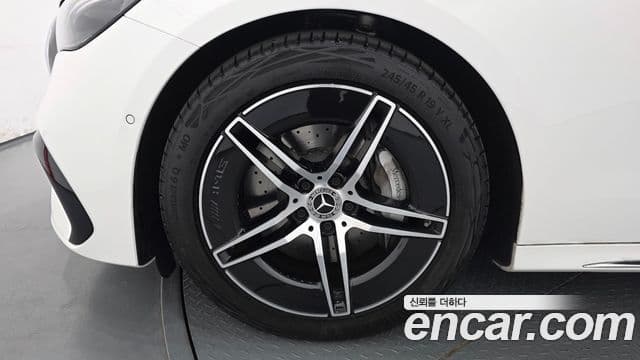 Mercedes-Benz E-Class 2025 — фото 5 из 20