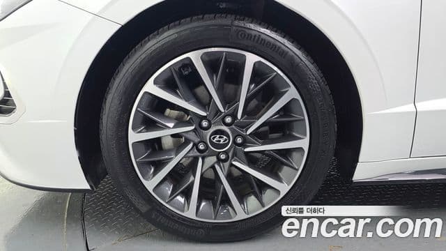 Hyundai Sonata 2019 — ფოტო 5/20