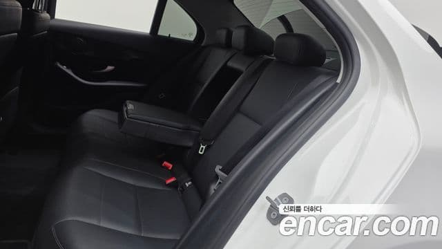 Mercedes-Benz C-Class 2019 — Şəkil 12/20