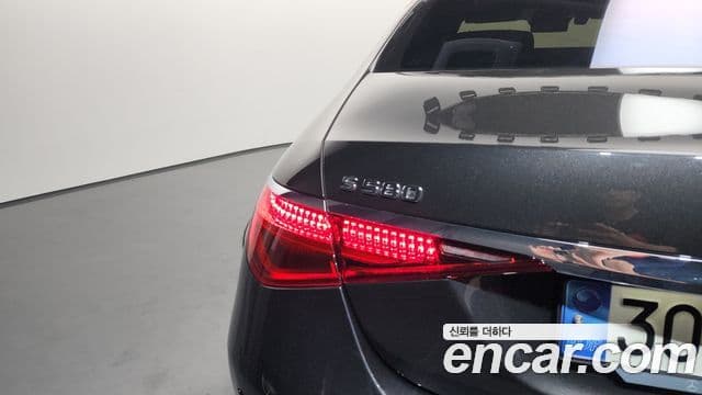 Mercedes-Benz S-Class 2021 — Photo 10/36