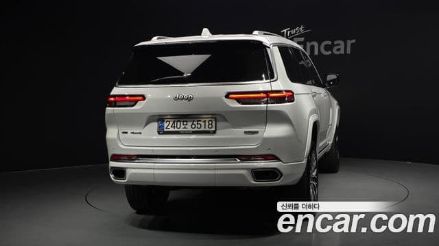 Jeep Grand Cherokee 2023 — ფოტო 4/20