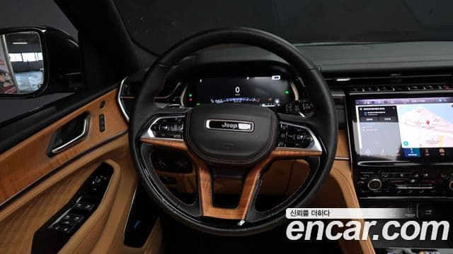 Jeep Grand Cherokee 2023 — ფოტო 13/20