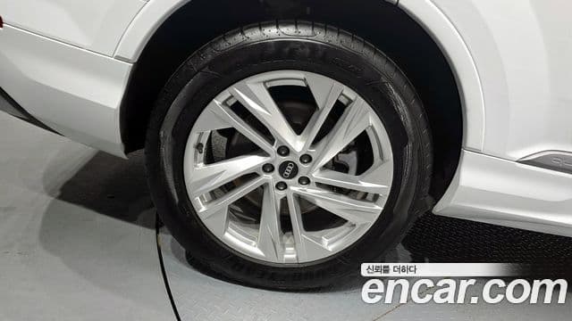 Audi Q7 2021 — Şəkil 4/20